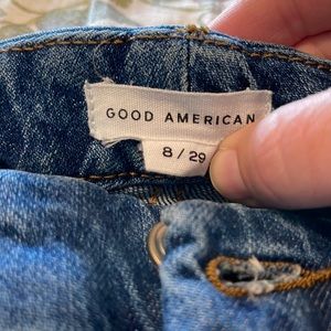 Good American Jeans size 8/29 Five-pocket style Zip fly with button closure